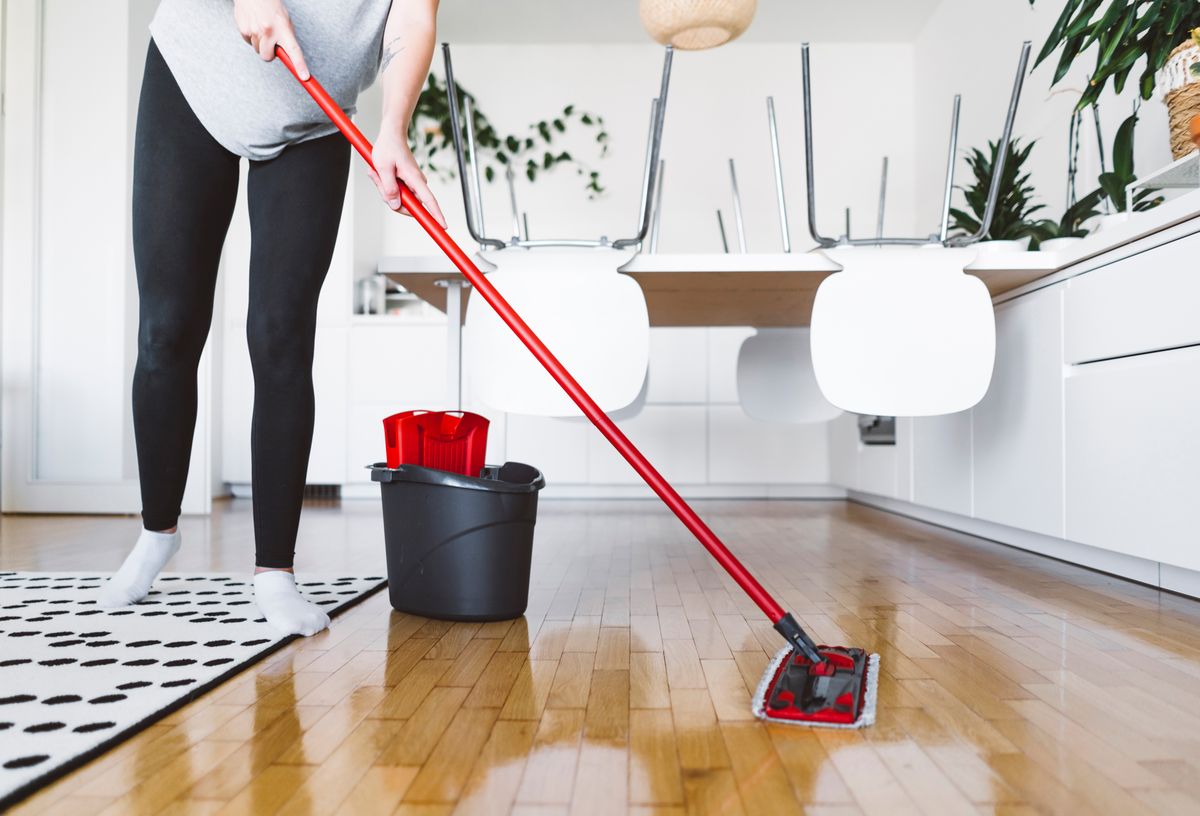 using mop to clean hardwood floors