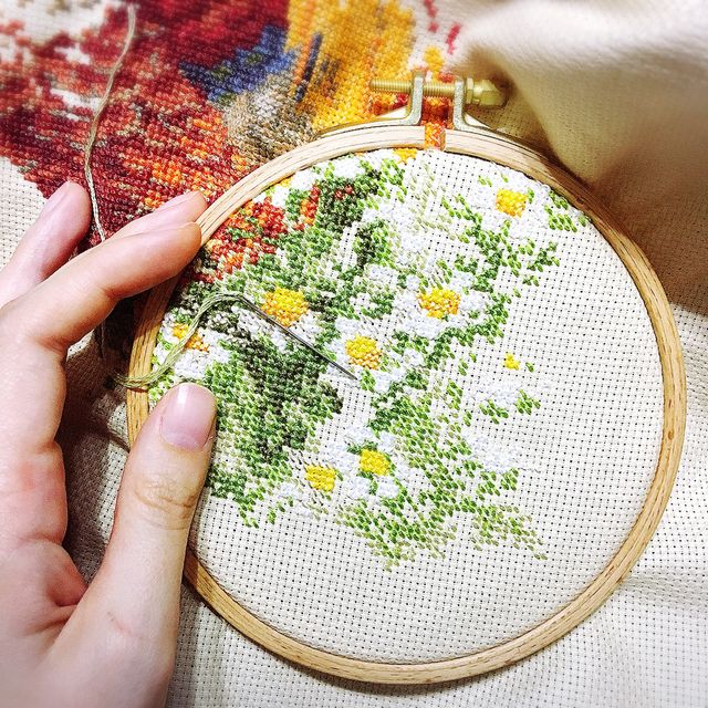 Needlework, Embroidery, Leaf, Cross-stitch, Textile, Stitch, Circle, Hand, Pattern, Craft, 