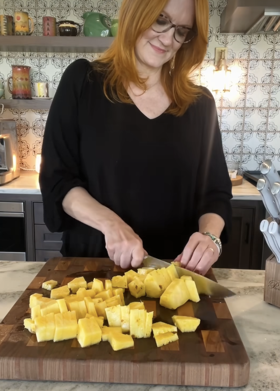 how to cut a pineapple video