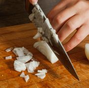 how to cut onions without crying