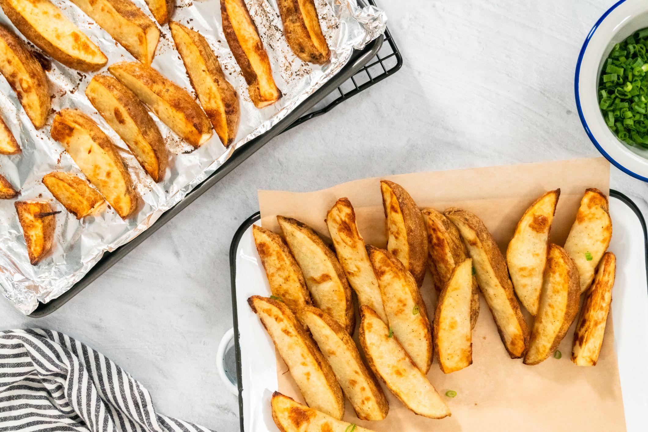 https://hips.hearstapps.com/hmg-prod/images/how-to-cut-potato-wedges-1650391419.jpg