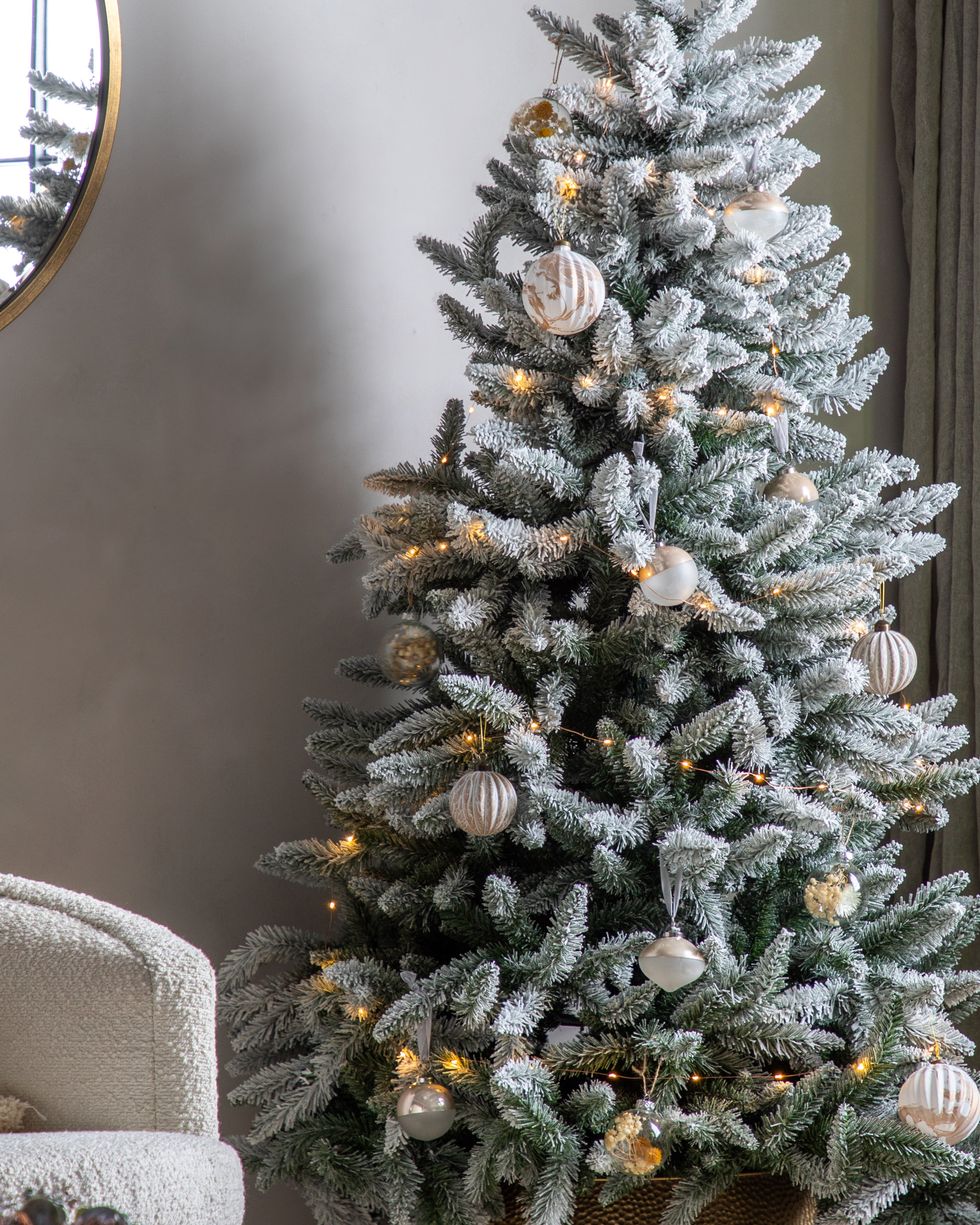 How To Decorate A Christmas Tree Like A Professional - 2022