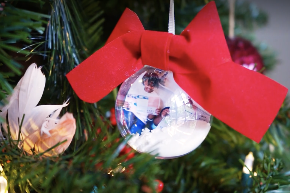 how to decorate a chrismas tree personal ornament