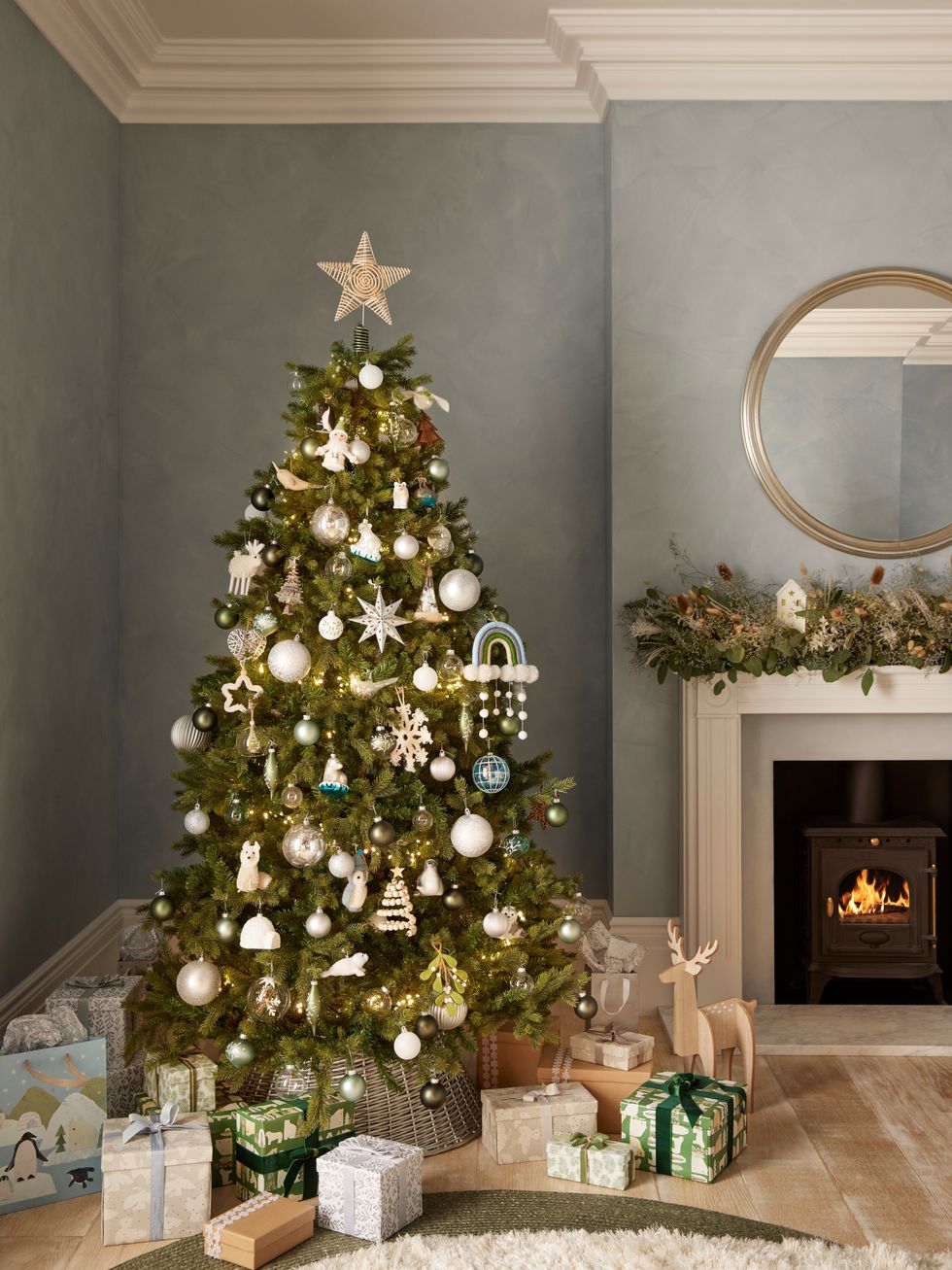 100 Beautiful Christmas Tree Decorating Ideas
