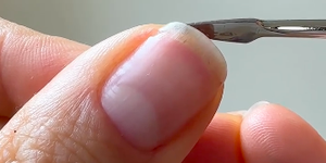 how to fix a broken nail with a teabag
