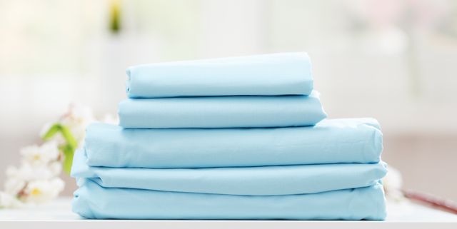 https://hips.hearstapps.com/hmg-prod/images/how-to-fold-a-fitted-sheet-1617196351.jpg?crop=1.00xw:0.752xh;0,0.248xh&resize=640:*