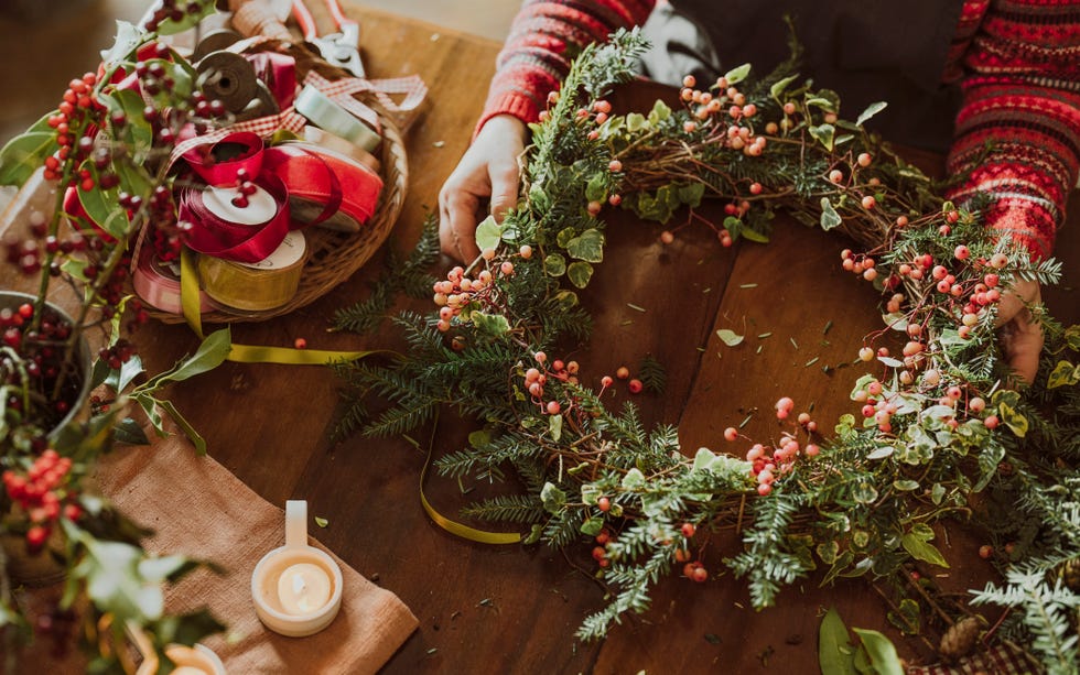 how to collect Christmas leaves