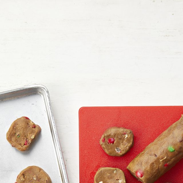 https://hips.hearstapps.com/hmg-prod/images/how-to-freeze-cookies-1605717028.jpg?crop=0.796xw:0.574xh;0.0884xw,0.362xh&resize=640:*