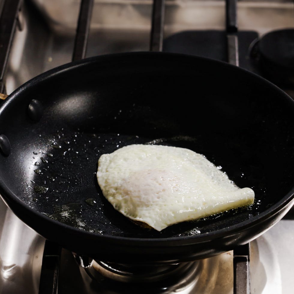 how to fry an egg