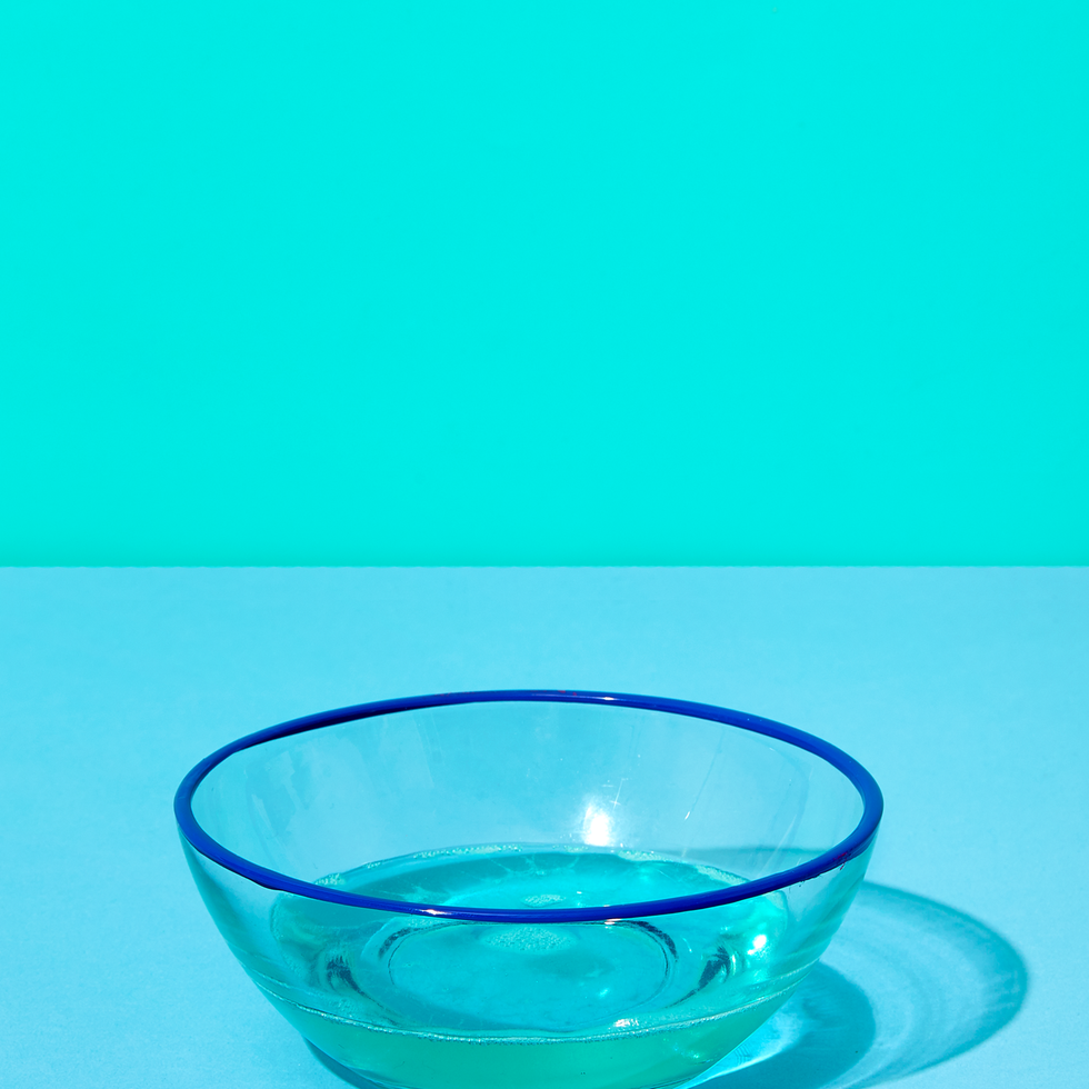 https://hips.hearstapps.com/hmg-prod/images/how-to-get-rid-of-fruit-flies-bowl-1559157254.png?crop=0.709xw:0.709xh;0.129xw,0.214xh&resize=980:*