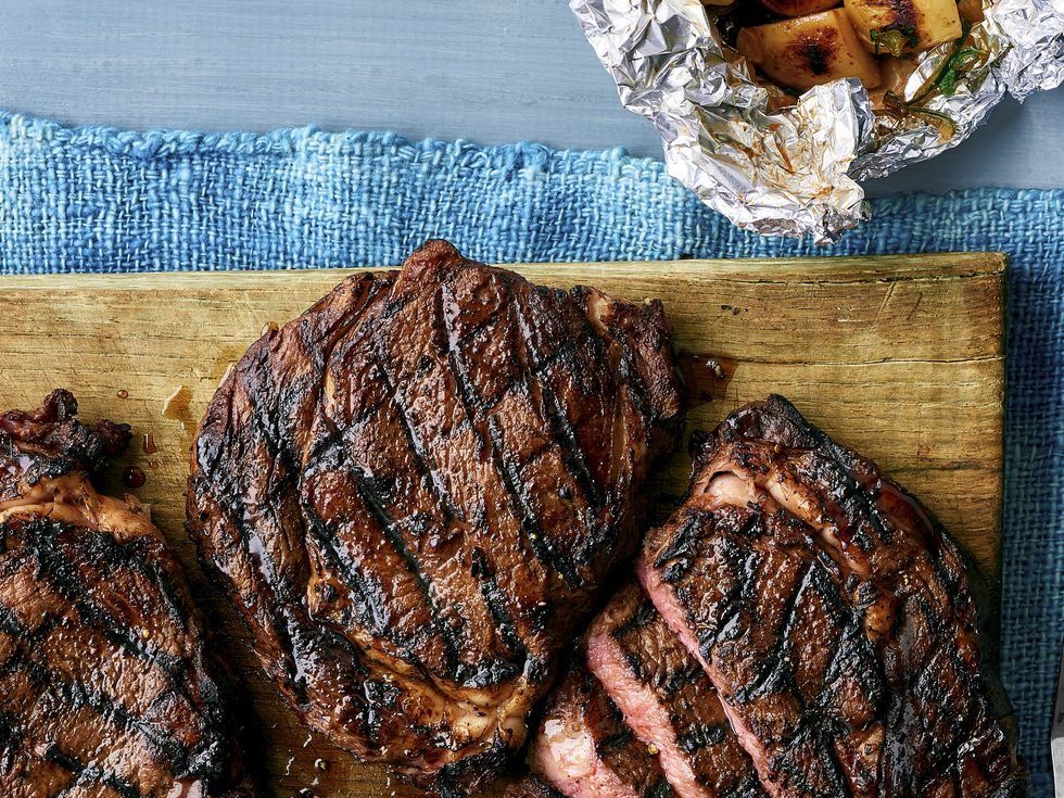 https://hips.hearstapps.com/hmg-prod/images/how-to-grill-steak-1653399983.jpeg?crop=1xw:0.7492354740061162xh;center,top&resize=1200:*