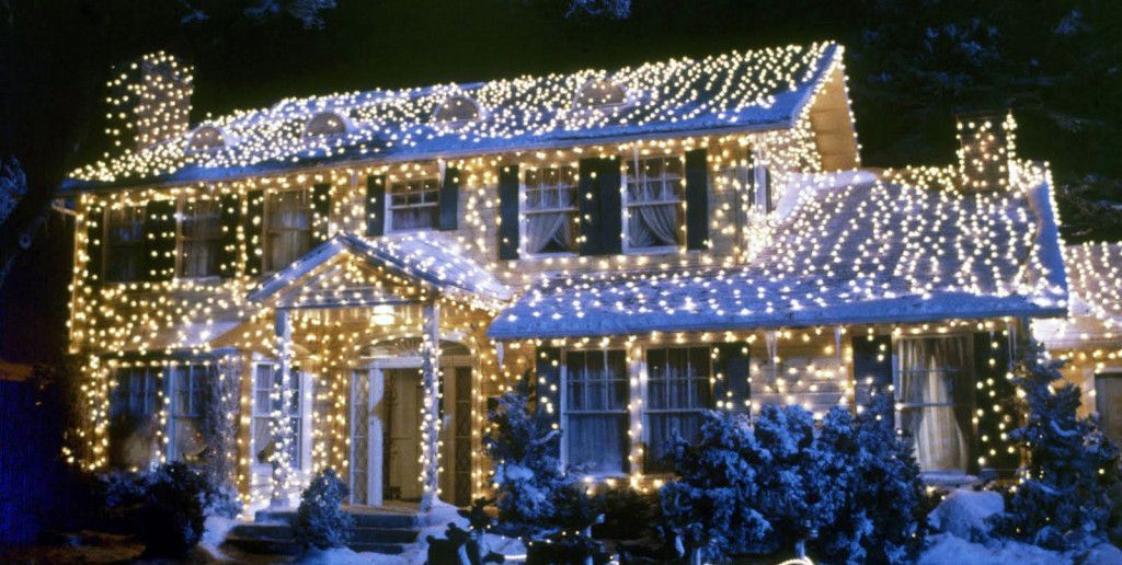 Novelty Lights 100 Feet C9 Clear Christmas String Light Set, Vintage  Holiday Hanging Light Set, Green Wire : Target