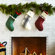 How to Hang Garland and stocking over the mantel how to hang garland and stocking over the mantel