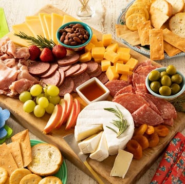 how to make a charcuterie board