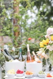 how to make your own diy mimosa bar at home