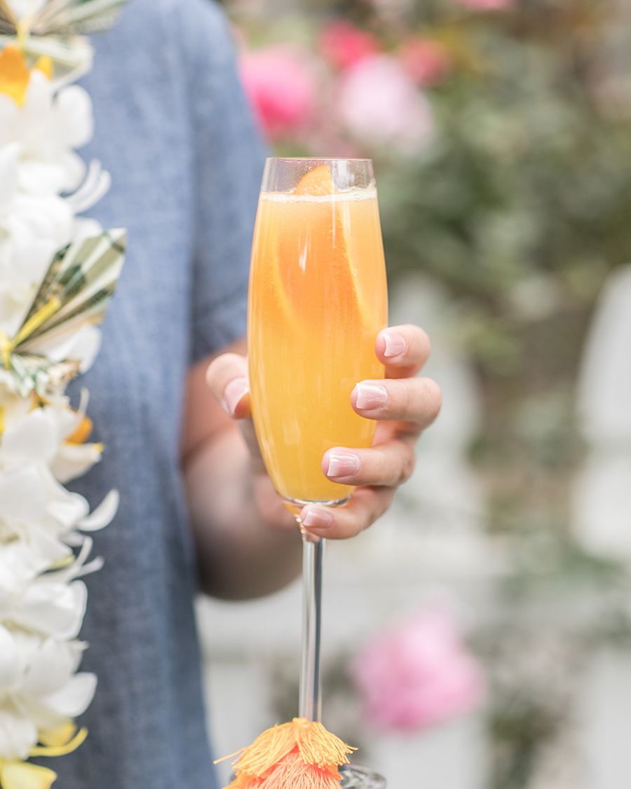 https://hips.hearstapps.com/hmg-prod/images/how-to-make-a-mimosa-bar-4-1618852786.jpeg?crop=1.00xw:0.834xh;0,0.132xh&resize=980:*