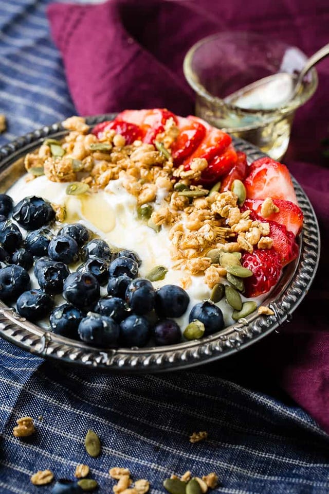 https://hips.hearstapps.com/hmg-prod/images/how-to-make-instant-pot-greek-yogurt-recipe-ohsweetbasil-com-8-1549477832.jpg?crop=1xw:1xh;center,top&resize=640:*