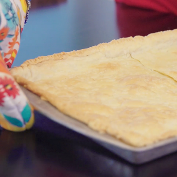 How to Make Pie Crust - Easy Pie Crust Recipe
