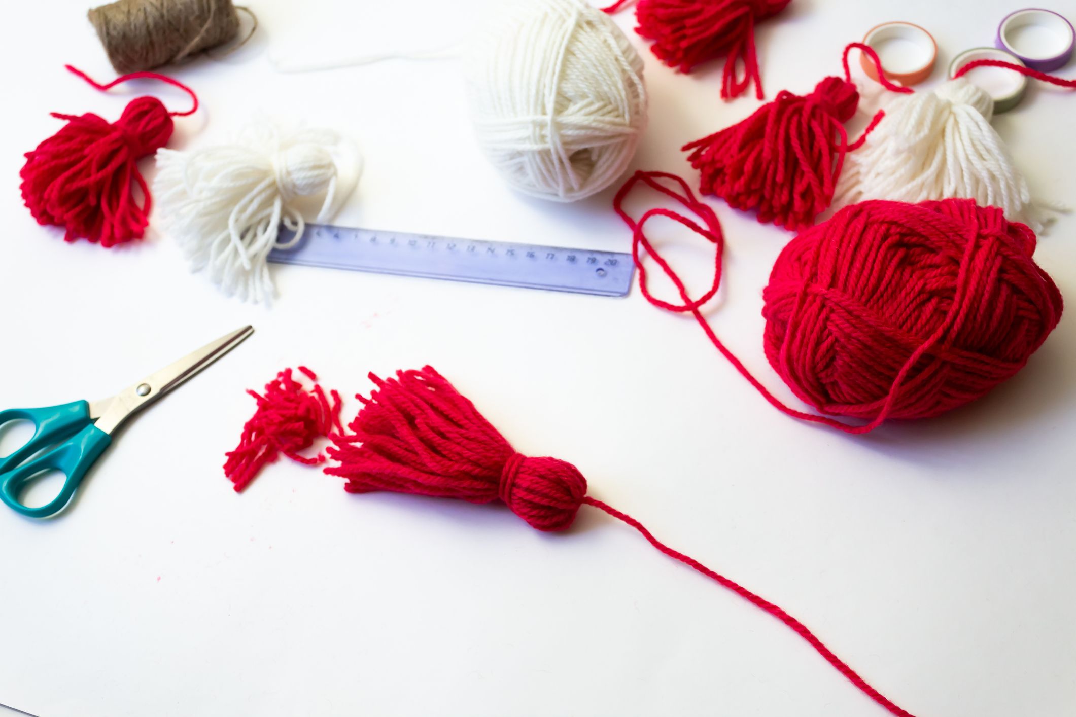 How to Make Yarn Tassels - DIY Yarn Tassel Tutorial