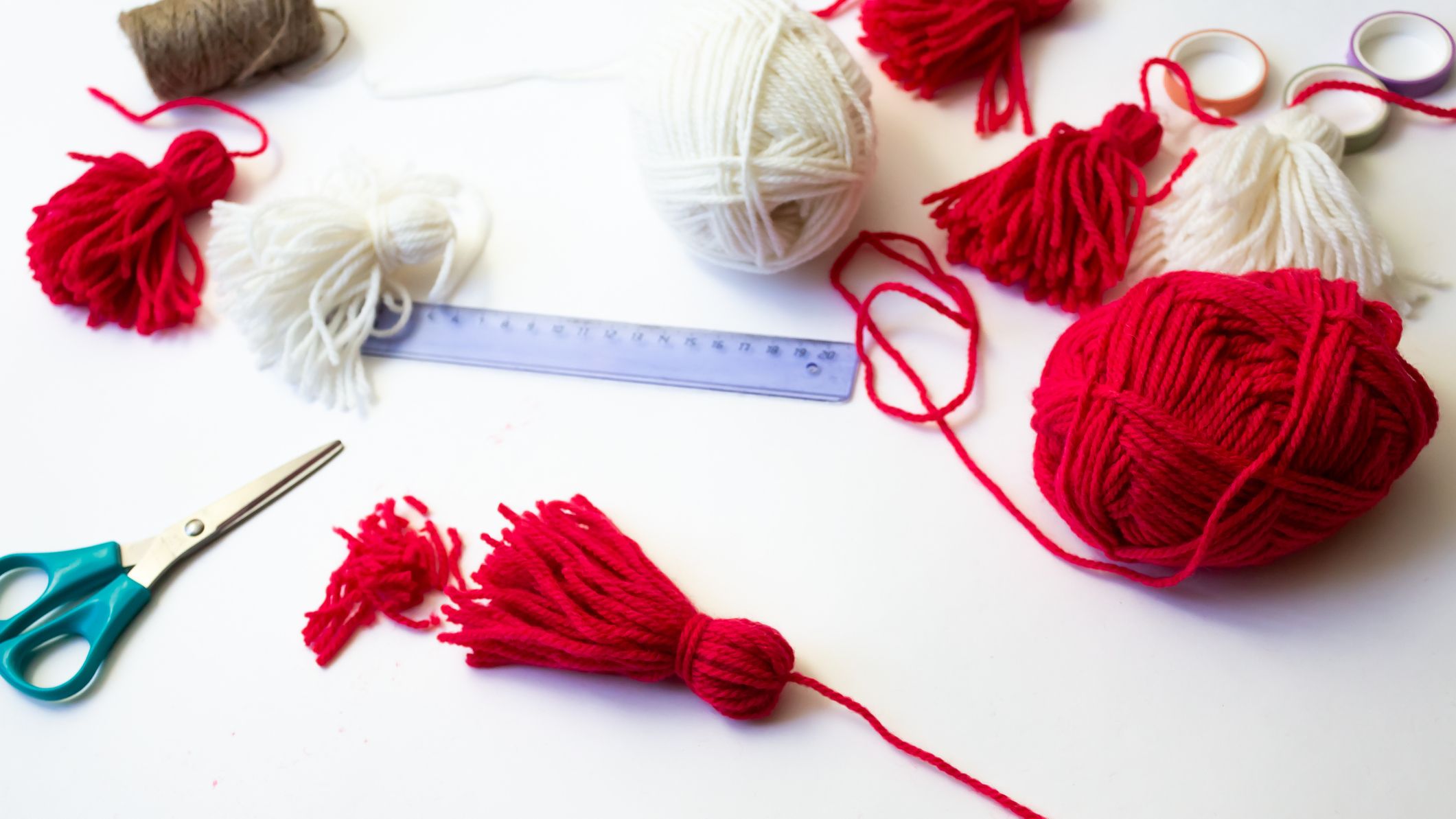 How To Make Tassels // DIY Tassel Out Of YARN Or Embroidery Thread ⋆ Hello  Sewing