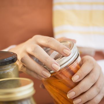 how to open stuck jar