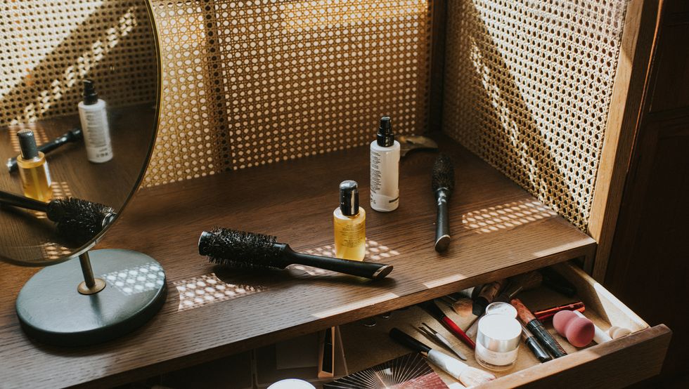 how to organise your makeup toiletries