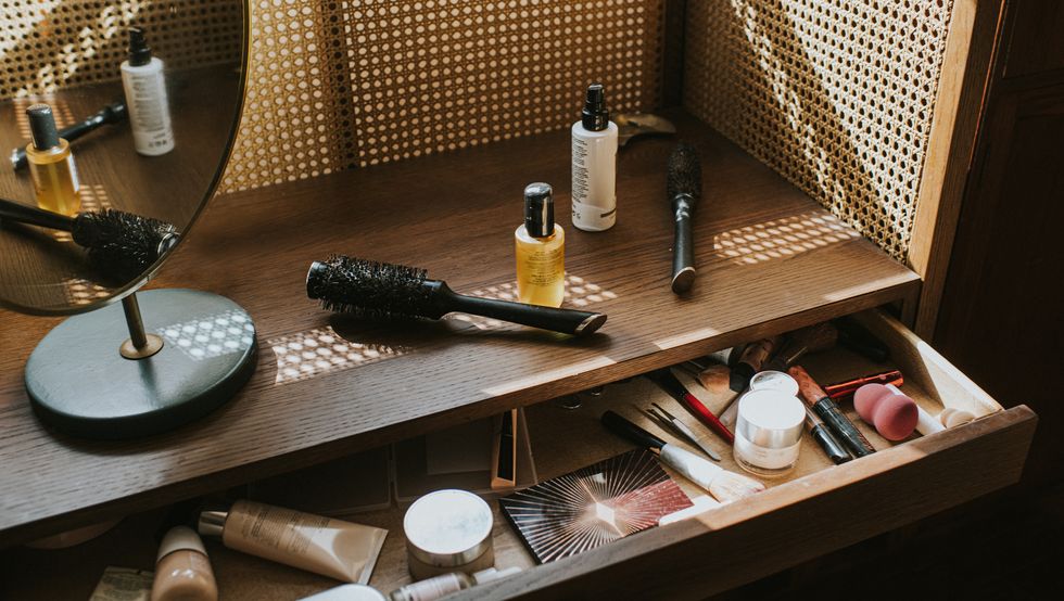 how to organise your makeup toiletries
