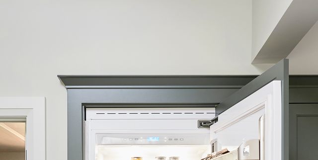 https://hips.hearstapps.com/hmg-prod/images/how-to-organize-a-fridge-designed-by-emily-henderson-design-photo-by-sara-tramp-38-1611349492.jpg?crop=1.00xw:0.403xh;0,0.389xh&resize=640:*