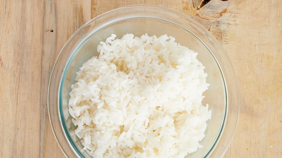How to Cook White Rice in the Microwave With a Rice Cooker