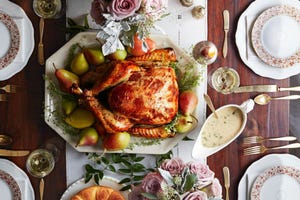 https://hips.hearstapps.com/hmg-prod/images/how-to-roast-20-lb-turkey-1565986054.jpg?crop=0.718xw:0.538xh;0.0641xw,0.221xh&resize=300:*