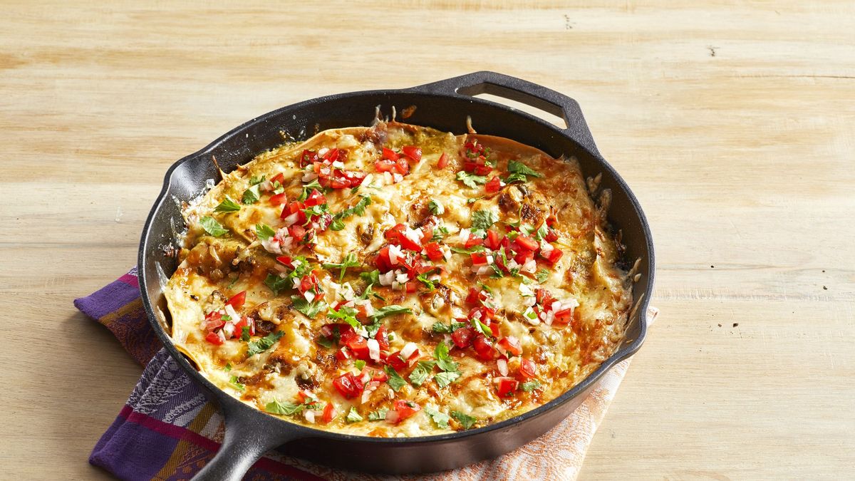 https://hips.hearstapps.com/hmg-prod/images/how-to-season-cast-iron-skillet-1677271711.jpeg?crop=1xw:0.84375xh;center,top&resize=1200:*