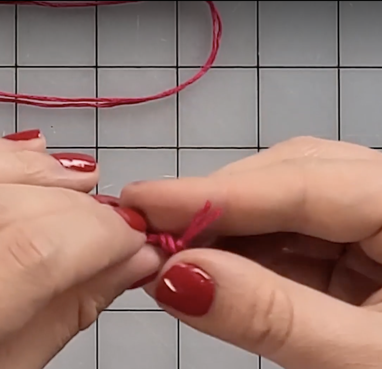 Easy way to thread a needle (With and without a needle threader