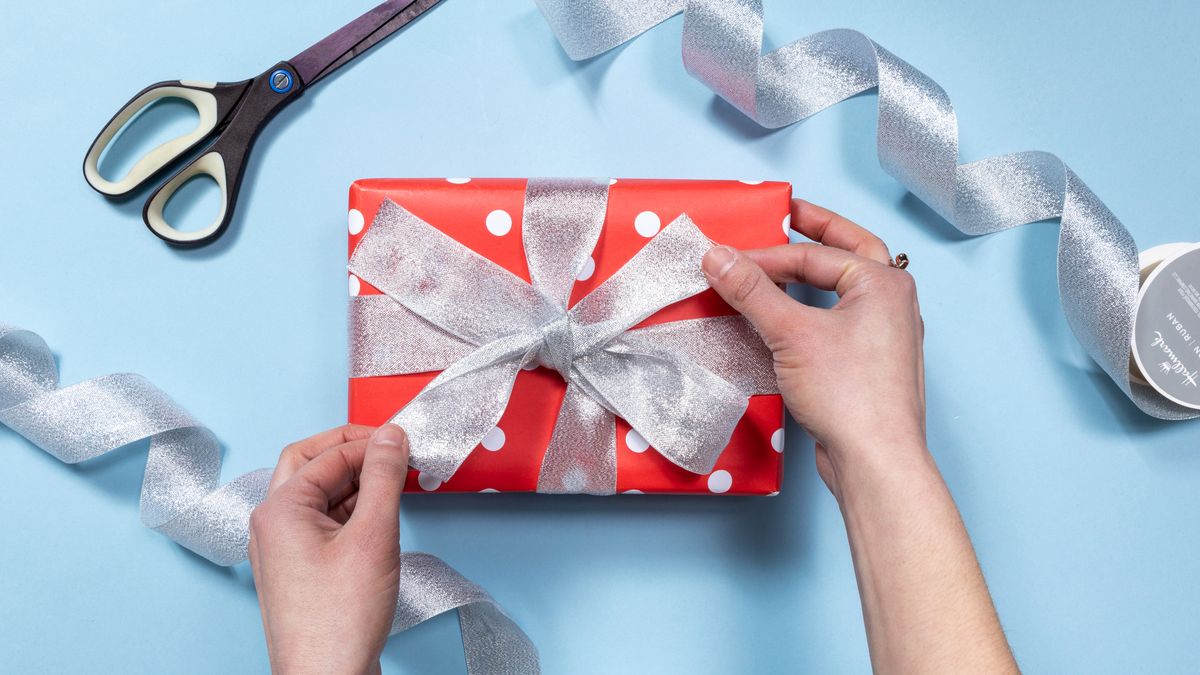 How To: Gift Bow Tying - Personalized Ribbons