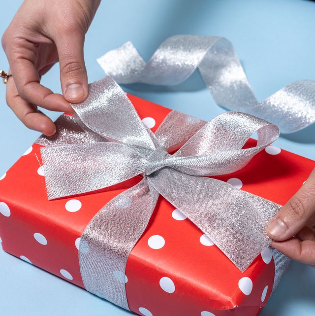 Different Ways To Use Gift-Wrapping Ribbons