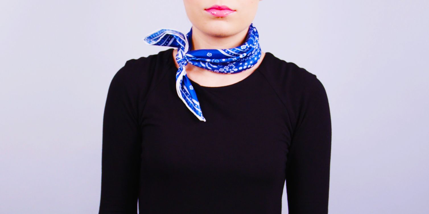 https://hips.hearstapps.com/hmg-prod/images/how-to-tie-scarf-1531162675.jpg