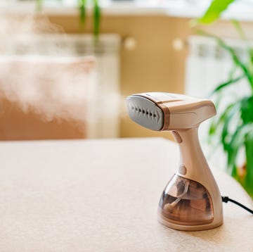 how to use a clothes steamer