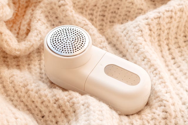 how to use a fabric shaver