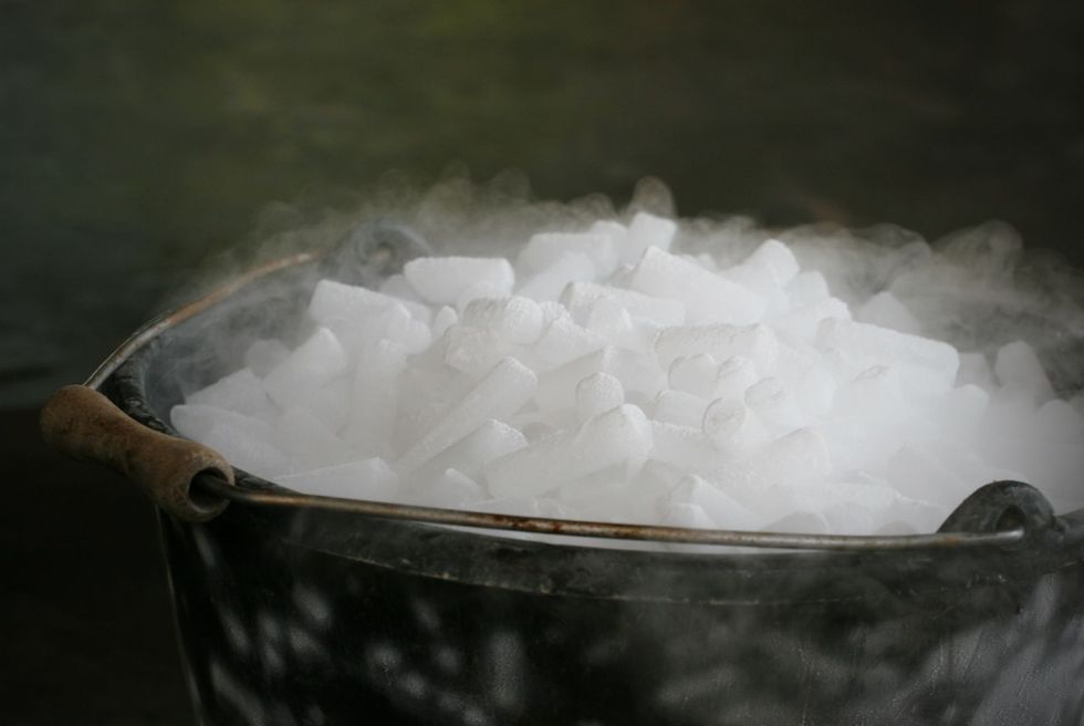 how to use dry ice