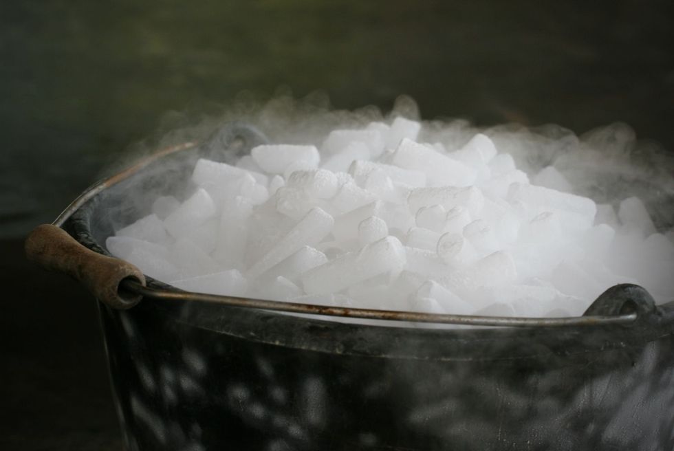 how to use dry ice