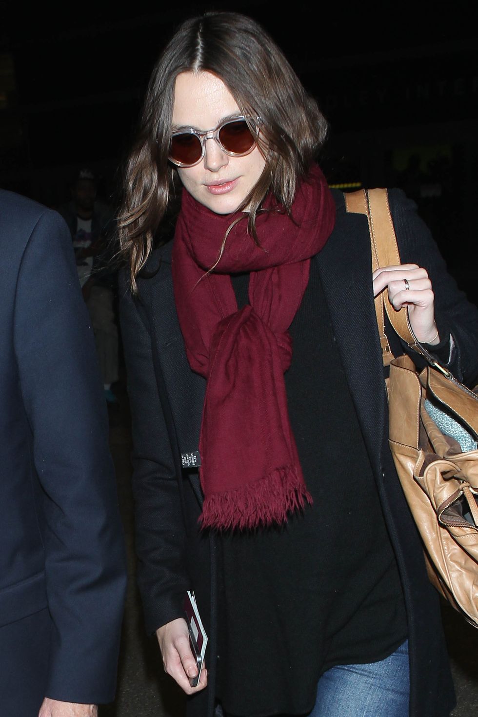 keira knightley on how to wear a scarf