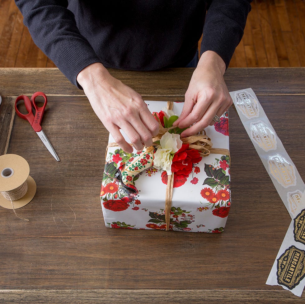 how to wrap a gift