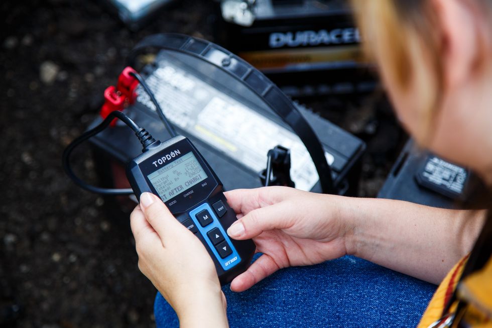 Battery Charger vs Battery Maintainer: What's the Difference
