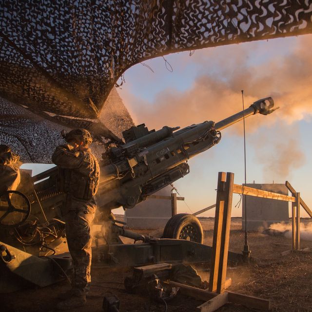 us soldiers assigned to charlie battery, 1st battalion, 320th field artillery regiment, 2nd brigade combat team, 101st airborne division fire a m777 a2 howitzer in support of iraqi security forces during the mosul offensive at platoon assembly area 14, iraq, dec 6, 2016 charlie battery conducted the fire mission in support of combined joint task force   operation inherent resolve, the global coalition to defeat isil in iraq and syria  us army photo by spc christopher brecht