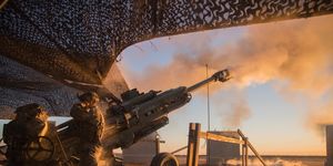 us soldiers assigned to charlie battery, 1st battalion, 320th field artillery regiment, 2nd brigade combat team, 101st airborne division fire a m777 a2 howitzer in support of iraqi security forces during the mosul offensive at platoon assembly area 14, iraq, dec 6, 2016 charlie battery conducted the fire mission in support of combined joint task force operation inherent resolve, the global coalition to defeat isil in iraq and syria us army photo by spc christopher brecht