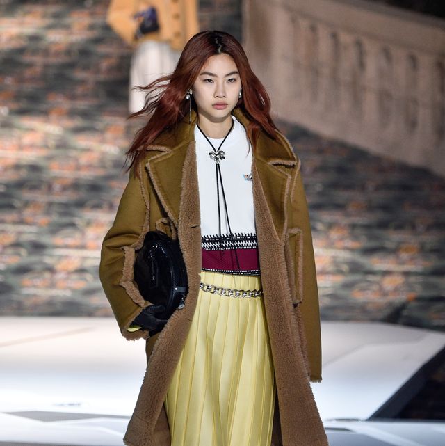 hoyeon jung walks the runway for louis vuitton womenswear fall