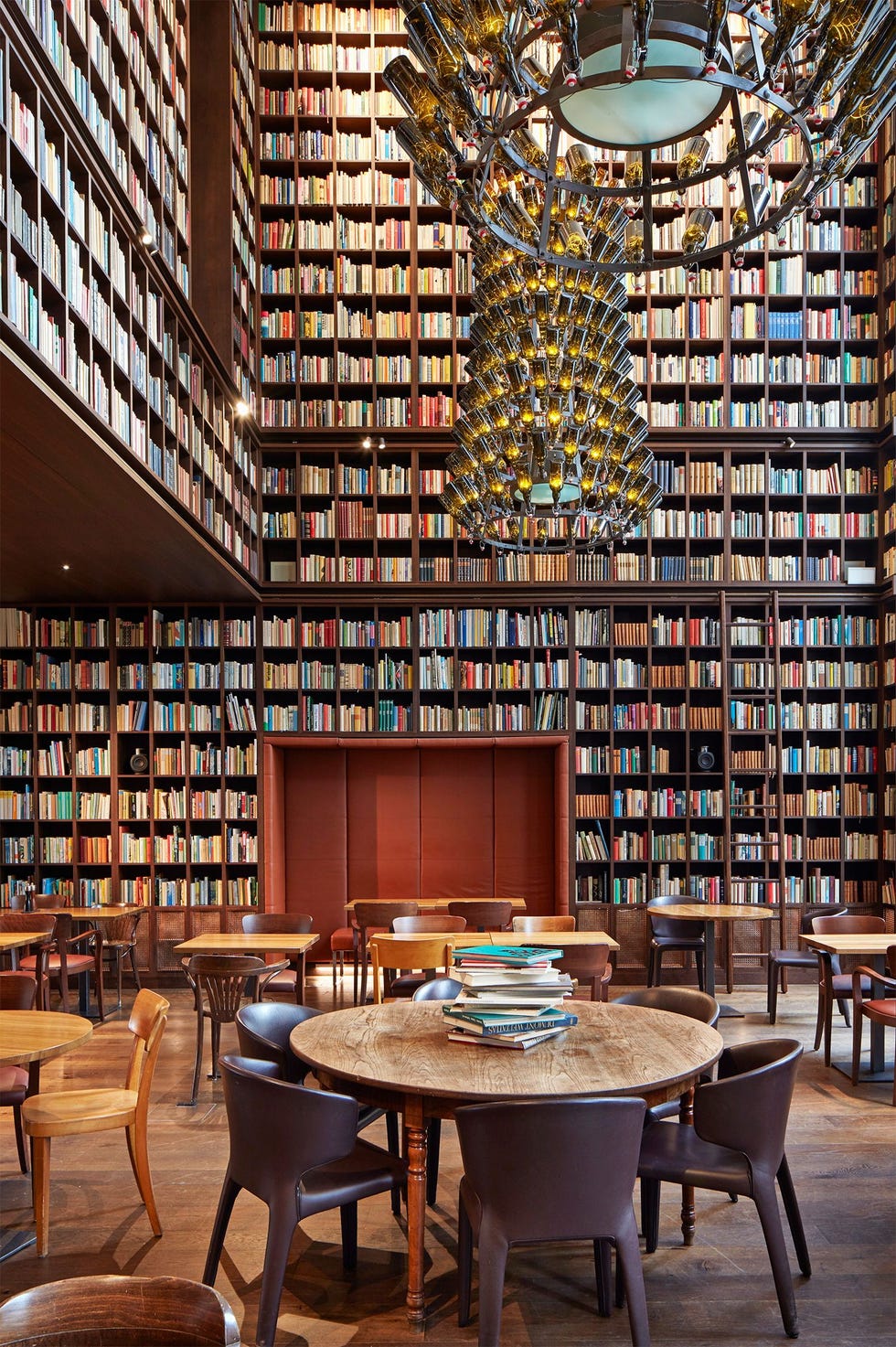 De bibliotheekzaal van B2 Boutique Hotel In Zrich Zwitserland