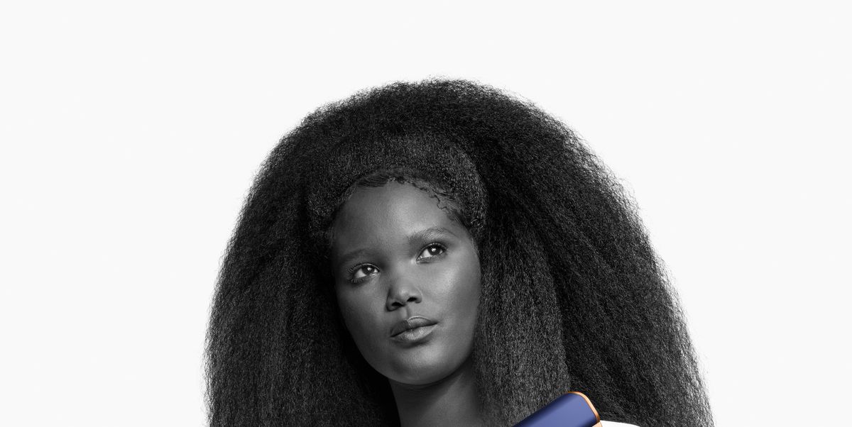 🖤 Anche la stupenda Alice Basso è pronta a brillare con #ghdglide! ✌🏻  Pronta in 5 minuti con capelli lisci e lucenti, senza nessun effetto  crespo! 📍, By Jeanpierre Hair Studio