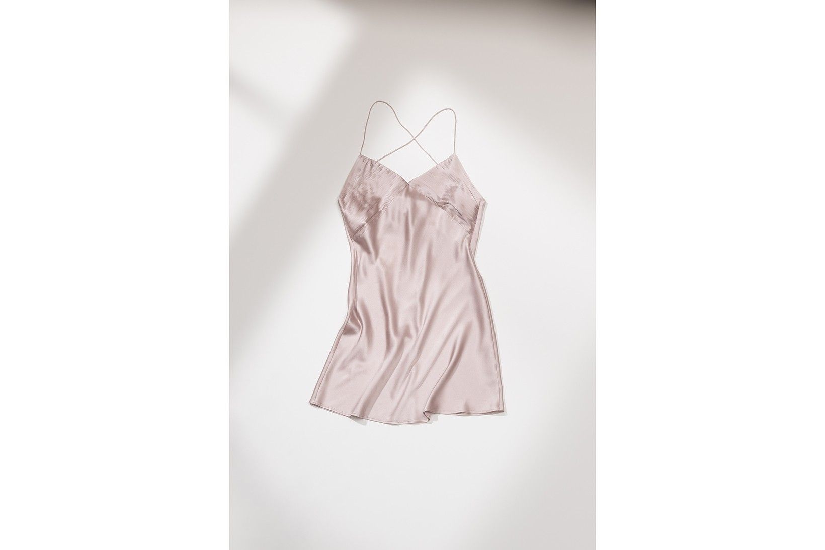 ZARA推出首個內衣系列！法式內衣、絲質睡袍優雅又好穿價格細節公開