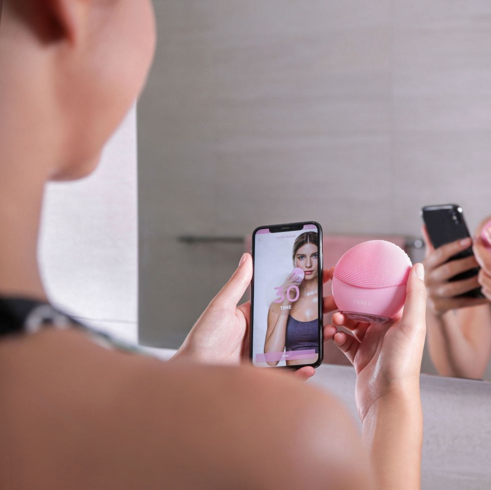 Woman using FOREO LUNA Mini 3 T-sonic cleansing device