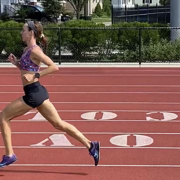 molly huddle running on a track